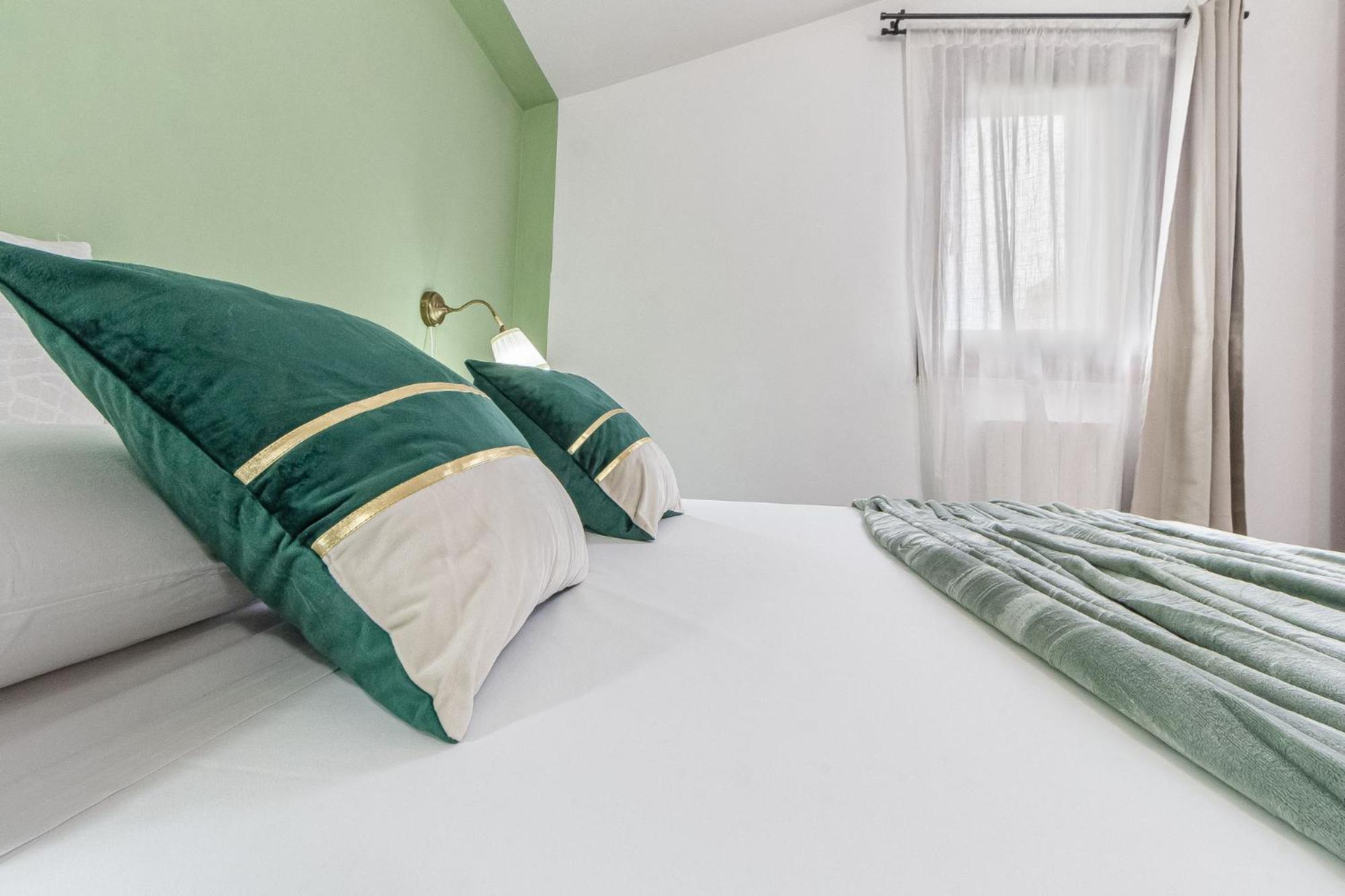Exclusive Roth Apartments ساساري المظهر الخارجي الصورة